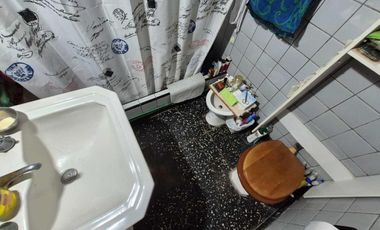 CASA/Ph al FRENTE CON PATIO-OPORTUNIDAD a Reciclar