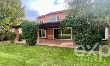 Casa en Venta en Condominio Las Bandadas
