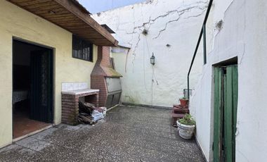 VENTA DE CASA 7 AMBIENTES EN AVELLANEDA