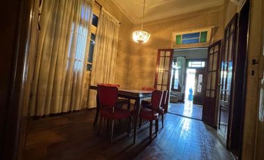 VENTA DE CASA 7 AMBIENTES EN AVELLANEDA