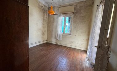 VENTA DE CASA 7 AMBIENTES EN AVELLANEDA