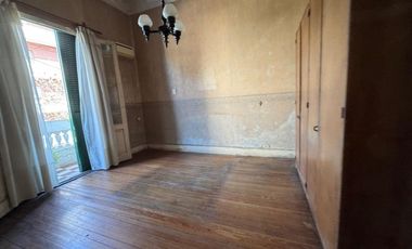 VENTA DE CASA 7 AMBIENTES EN AVELLANEDA
