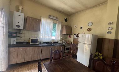 VENTA DE CASA 7 AMBIENTES EN AVELLANEDA