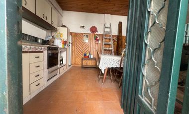 VENTA DE CASA 7 AMBIENTES EN AVELLANEDA
