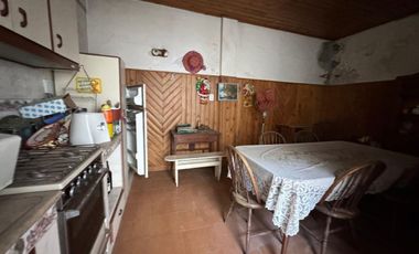 VENTA DE CASA 7 AMBIENTES EN AVELLANEDA