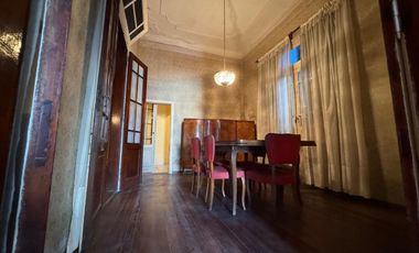 VENTA DE CASA 7 AMBIENTES EN AVELLANEDA
