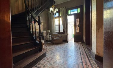 VENTA DE CASA 7 AMBIENTES EN AVELLANEDA