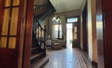 VENTA DE CASA 7 AMBIENTES EN AVELLANEDA