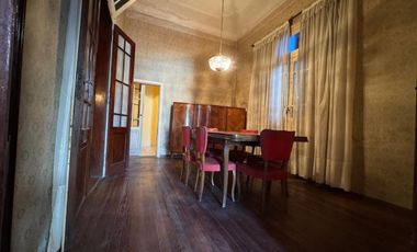 VENTA DE CASA 7 AMBIENTES EN AVELLANEDA