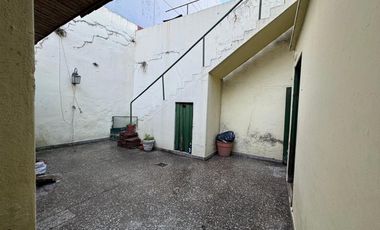 VENTA DE CASA 7 AMBIENTES EN AVELLANEDA