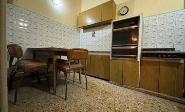 VENTA DE CASA 7 AMBIENTES EN AVELLANEDA