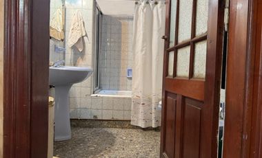 VENTA DE CASA 7 AMBIENTES EN AVELLANEDA