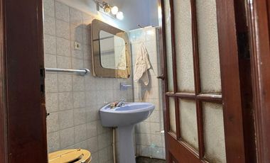 VENTA DE CASA 7 AMBIENTES EN AVELLANEDA