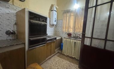 VENTA DE CASA 7 AMBIENTES EN AVELLANEDA