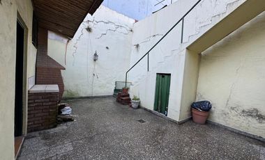 VENTA DE CASA 7 AMBIENTES EN AVELLANEDA