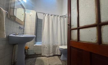 VENTA DE CASA 7 AMBIENTES EN AVELLANEDA