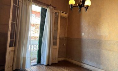VENTA DE CASA 7 AMBIENTES EN AVELLANEDA