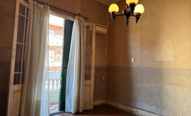 VENTA DE CASA 7 AMBIENTES EN AVELLANEDA