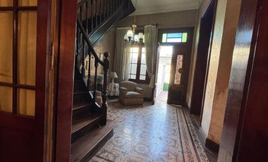 VENTA DE CASA 7 AMBIENTES EN AVELLANEDA