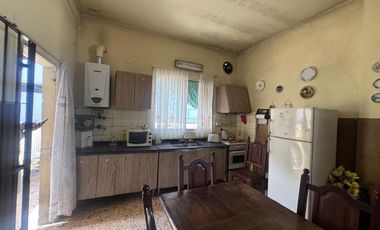 VENTA DE CASA 7 AMBIENTES EN AVELLANEDA