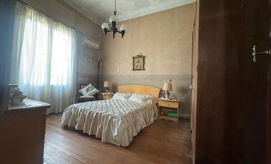 VENTA DE CASA 7 AMBIENTES EN AVELLANEDA