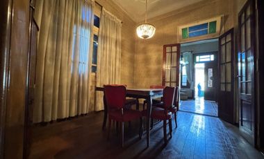 VENTA DE CASA 7 AMBIENTES EN AVELLANEDA
