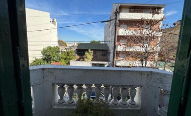 VENTA DE CASA 7 AMBIENTES EN AVELLANEDA