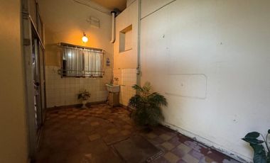 VENTA DE CASA 7 AMBIENTES EN AVELLANEDA