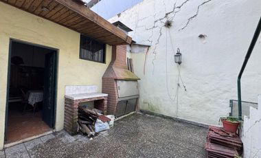 VENTA DE CASA 7 AMBIENTES EN AVELLANEDA