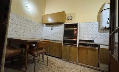 VENTA DE CASA 7 AMBIENTES EN AVELLANEDA