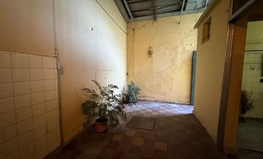 VENTA DE CASA 7 AMBIENTES EN AVELLANEDA