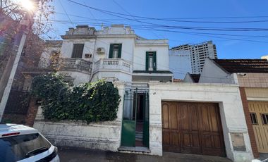VENTA DE CASA 7 AMBIENTES EN AVELLANEDA
