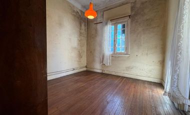 VENTA DE CASA 7 AMBIENTES EN AVELLANEDA