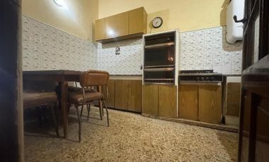 VENTA DE CASA 7 AMBIENTES EN AVELLANEDA