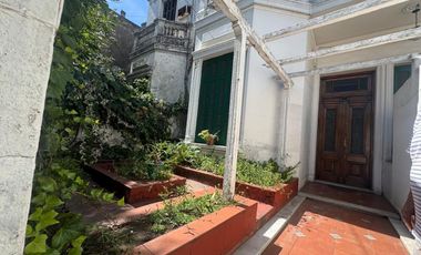 VENTA DE CASA 7 AMBIENTES EN AVELLANEDA