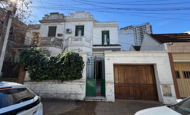 VENTA DE CASA 7 AMBIENTES EN AVELLANEDA