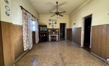 VENTA DE CASA 7 AMBIENTES EN AVELLANEDA