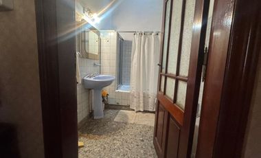 VENTA DE CASA 7 AMBIENTES EN AVELLANEDA
