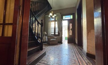 VENTA DE CASA 7 AMBIENTES EN AVELLANEDA