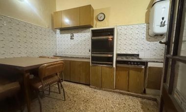 VENTA DE CASA 7 AMBIENTES EN AVELLANEDA
