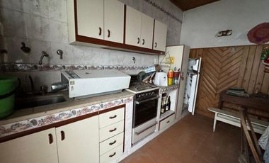 VENTA DE CASA 7 AMBIENTES EN AVELLANEDA