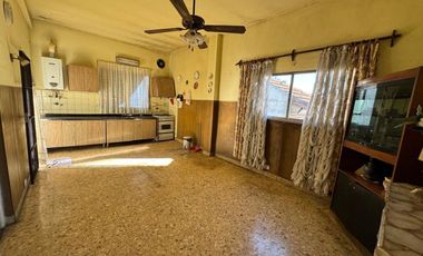 VENTA DE CASA 7 AMBIENTES EN AVELLANEDA