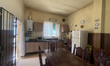 VENTA DE CASA 7 AMBIENTES EN AVELLANEDA