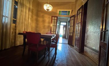 VENTA DE CASA 7 AMBIENTES EN AVELLANEDA