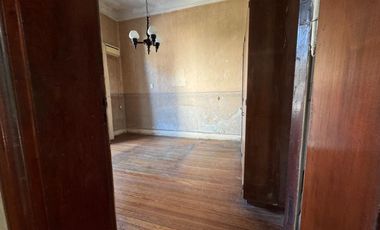 VENTA DE CASA 7 AMBIENTES EN AVELLANEDA