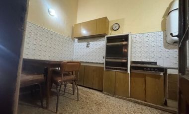 VENTA DE CASA 7 AMBIENTES EN AVELLANEDA