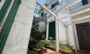 VENTA DE CASA 7 AMBIENTES EN AVELLANEDA