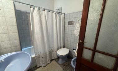 VENTA DE CASA 7 AMBIENTES EN AVELLANEDA