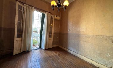 VENTA DE CASA 7 AMBIENTES EN AVELLANEDA