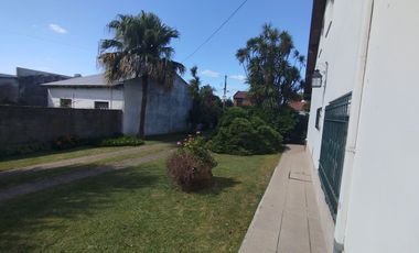 CASA 4 AMBIENTES CLAYPOLE FONDO LIBRE DOBLE LOTE